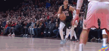 jinnianhui金年会别拿我不当状元！艾顿第二节9中4砍10分7板 带队反超雄鹿