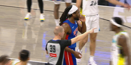 金年会官方：斯图尔特恶犯累计6分停薪禁赛一场 比不恰当手势被罚5万