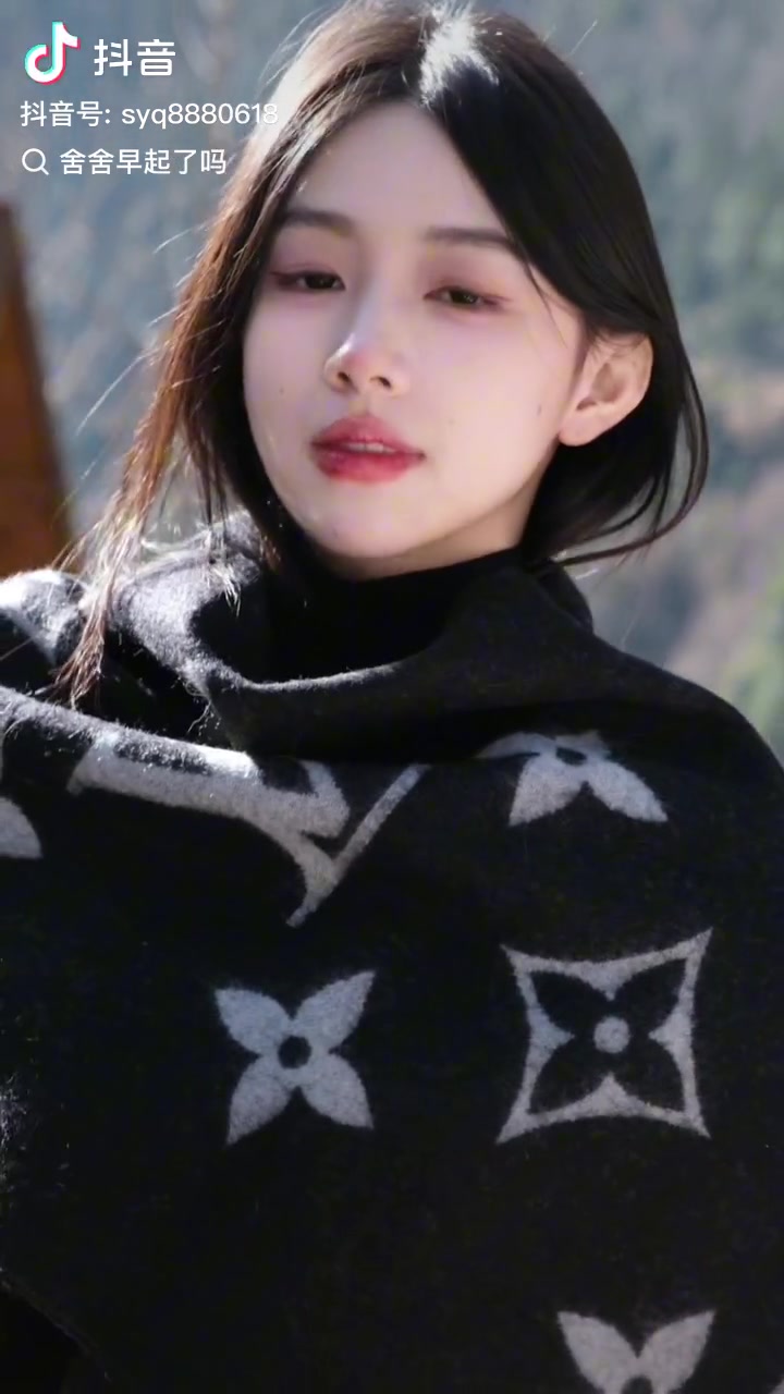 金年会金字招牌信誉至上OMG美女粉丝舍舍： 零下几度却敢露出美丽大白腿 真是美丽“冻”人