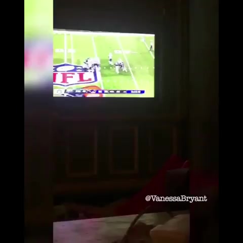 jinnianhui金年会多希望你也能见证😢费城老鹰上次夺冠时 科比抱着孩子兴奋庆祝