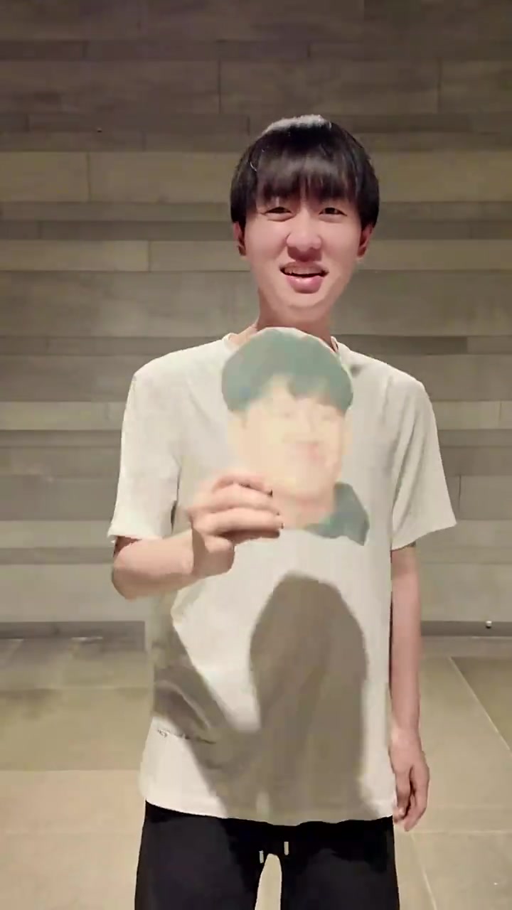 金年会体育小明分享给GALA加油视频：来给我哥们儿“玉面手雷王”加油！