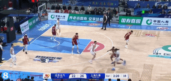 jinnianhui金年会平地起惊雷！闫鹏飞接球顺下 力压周琦单臂暴扣