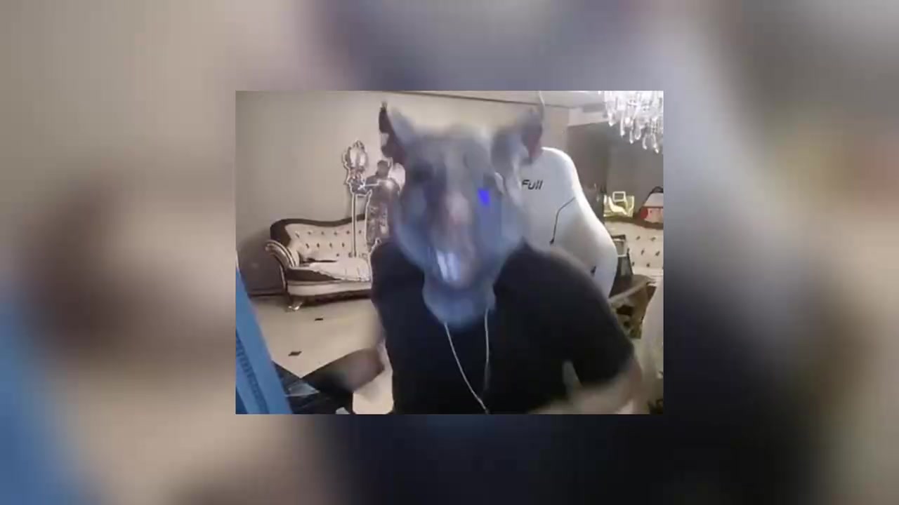 jinnianhui金年会下头？AJ看十月主持立马暴力发言：她腿好白啊！小龙堡都捂着嘴流口水🥵