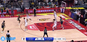 金年会奋起直追！张昊补篮得手后胡明轩三分穿针 广东扳平比分打停四川