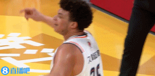 金年会体育洛夫顿逼抢被吹犯规开始抱怨裁判 又吃了个T