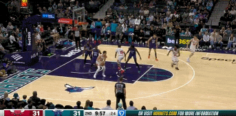 金年会体育传射建功！科比-怀特连续三分命中 并击地妙传武切维奇吃饼