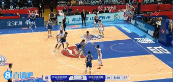 金年会体育凶猛！杨瀚森拼下前场篮板 腾空暴起单臂将球砸进篮筐打成2+1
