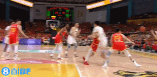 金年会金字招牌诚信至上探囊取物！张镇麟摆脱防守顺下接球 转身面对空篮双手暴扣