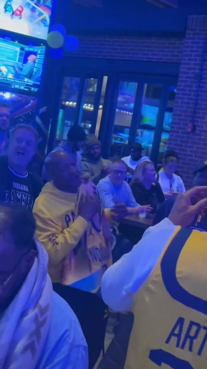 jinnianhui金年会起飞了啊✈️哈利伯顿父亲在酒吧也在锁喉庆祝👻开心地跳起了舞