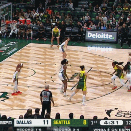 jinnianhui金年会🤬5中0打26分钟！7中1打12分钟😭李月汝6分钟6分被死死摁住！