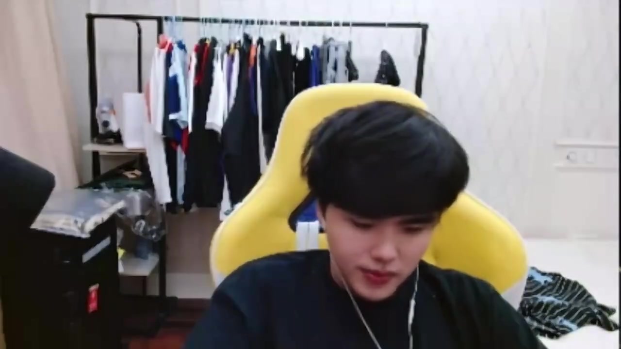 金年会体育吃馒头了！Lwx：打全神班直接跪下，看阳杰（care）被全神班暴打